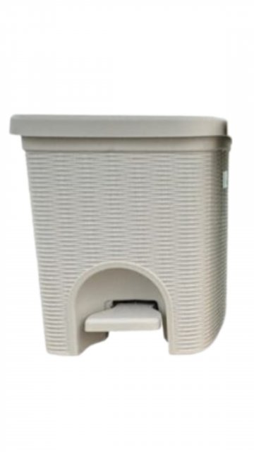 פח אשפה דוושה 11 ליטר ראטן לבן